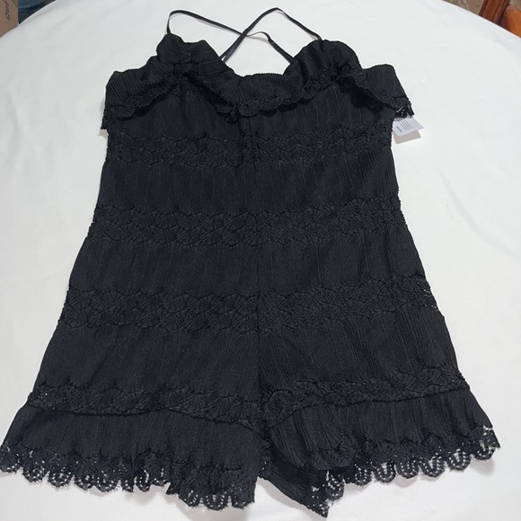 GUESS Romper Vita Mixed Lace Ruffled Overlay Romper Black LARGE - Picture 2 of 10